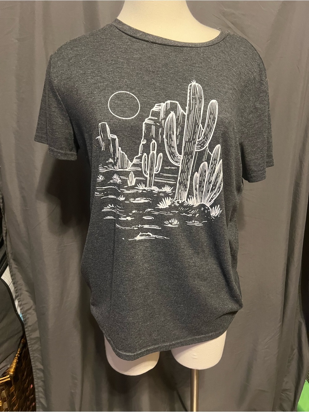 Women's Gray Cactus Graphic Short Sleeve Tee